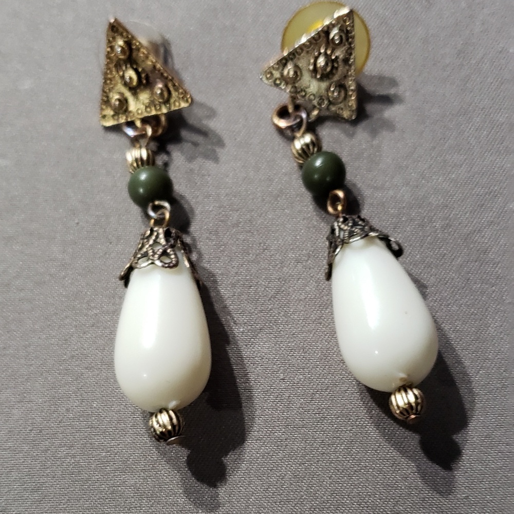 Fashion dangle earrings